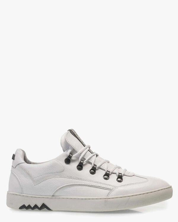 White leather sneaker