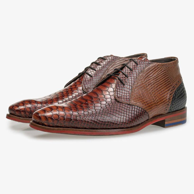 Mid-high cognac-coloured lace shoe with snake print