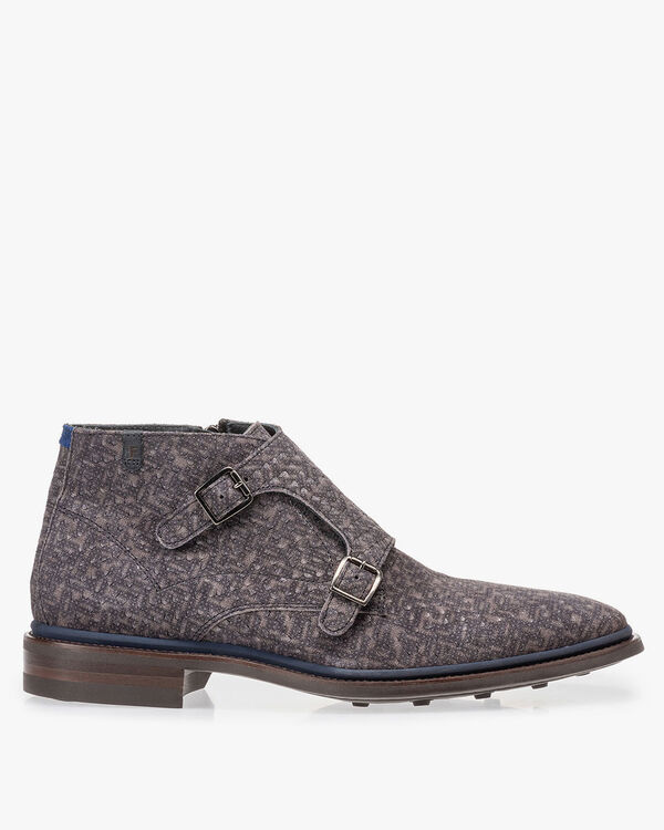 Boot with buckle closure grey