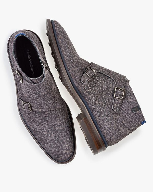 Boot with buckle closure grey