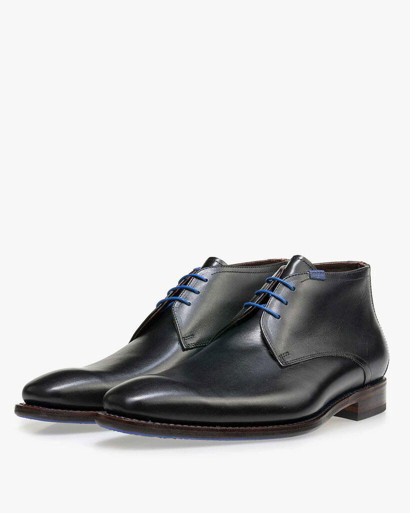 Lace boot calf leather black