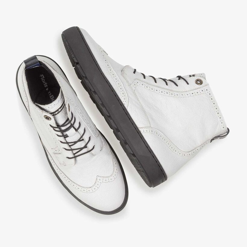 White mid-high sneaker with structured leather