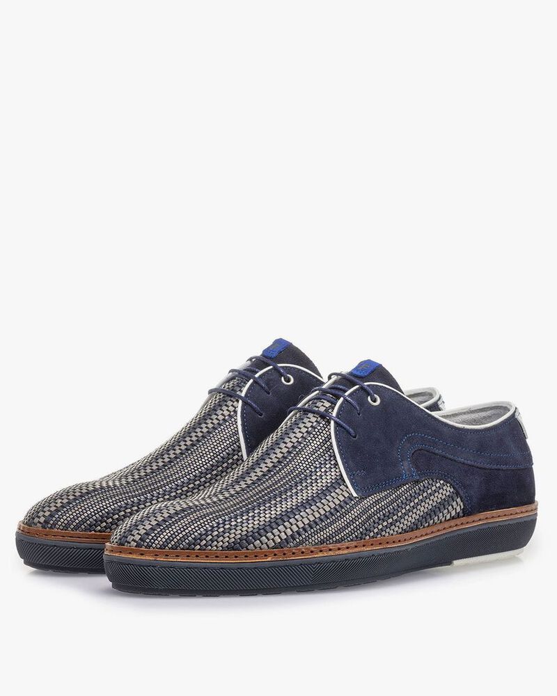 Dark blue lace shoe with grey print