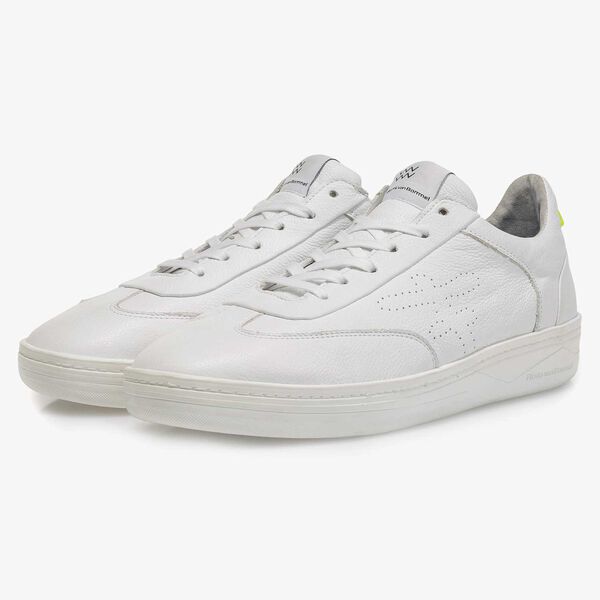 White leather sneaker