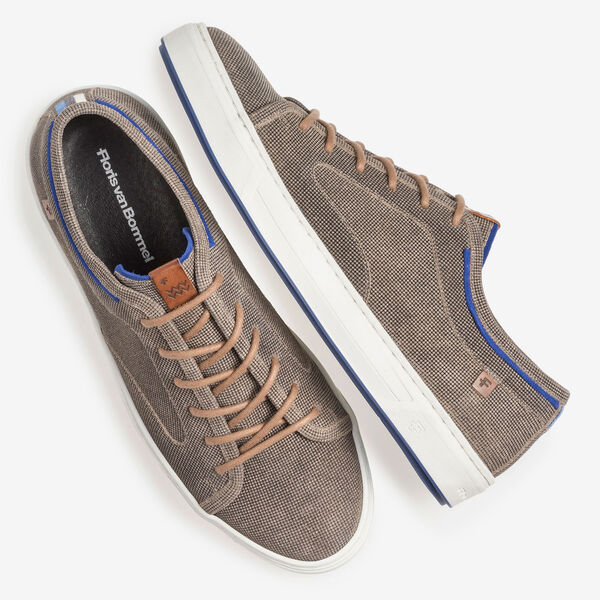 Brown suede leather lace shoe with print