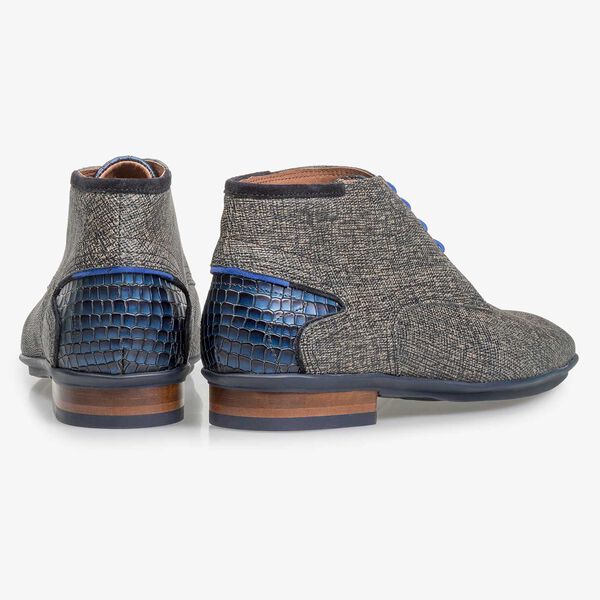 Taupe-coloured leather lace shoe with print