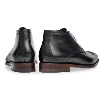 Lace boot calf leather black
