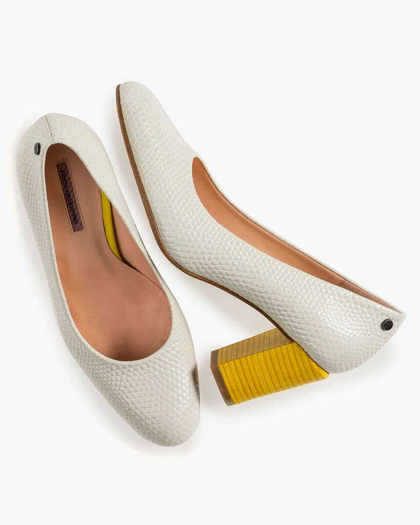 Off-white leather pumps with print