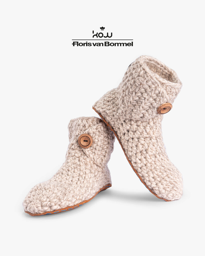 Kingdom of Wow home slippers sand