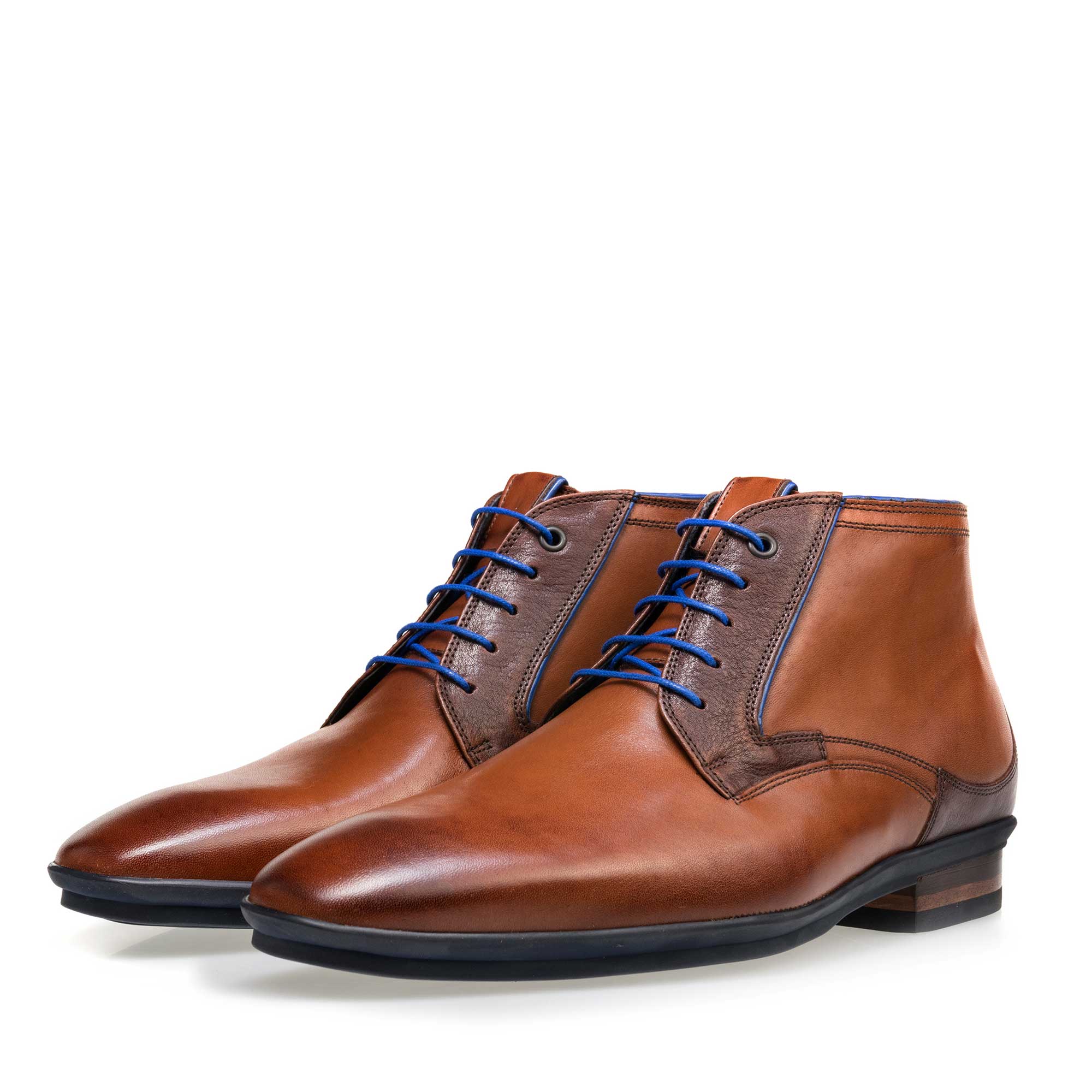 10703/00 - Cognac-coloured mid-high leather lace boot 10703/00 - Cognac-coloured mid-high leather lace boot