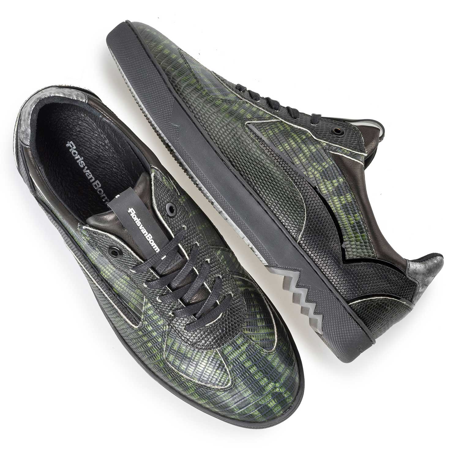 16242/03 - Sneaker with a lizard relief pattern 16242/03 - Sneaker with a lizard relief pattern