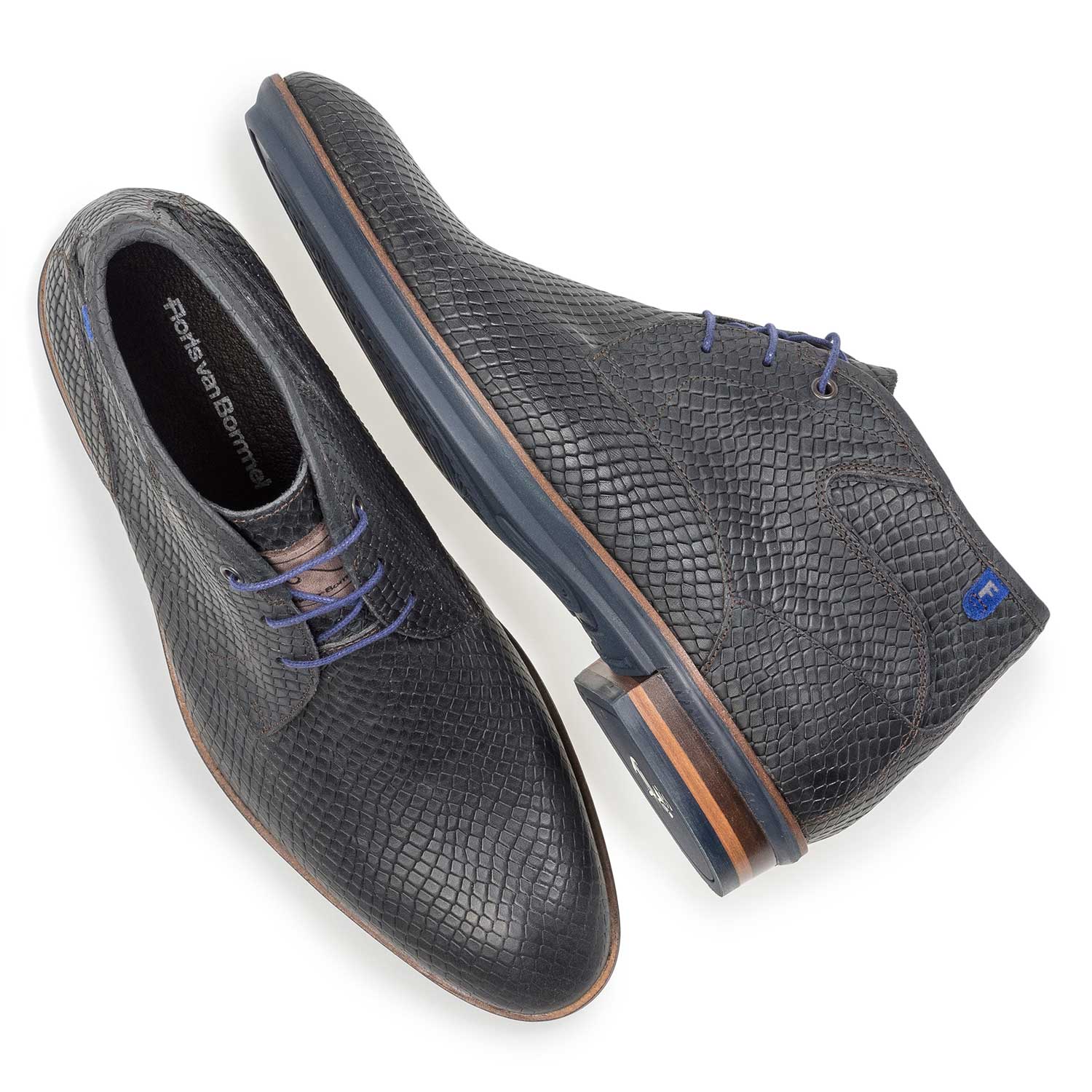 10156/21 - Black leather lace shoe with snake print 10156/21 - Black leather lace shoe with snake print