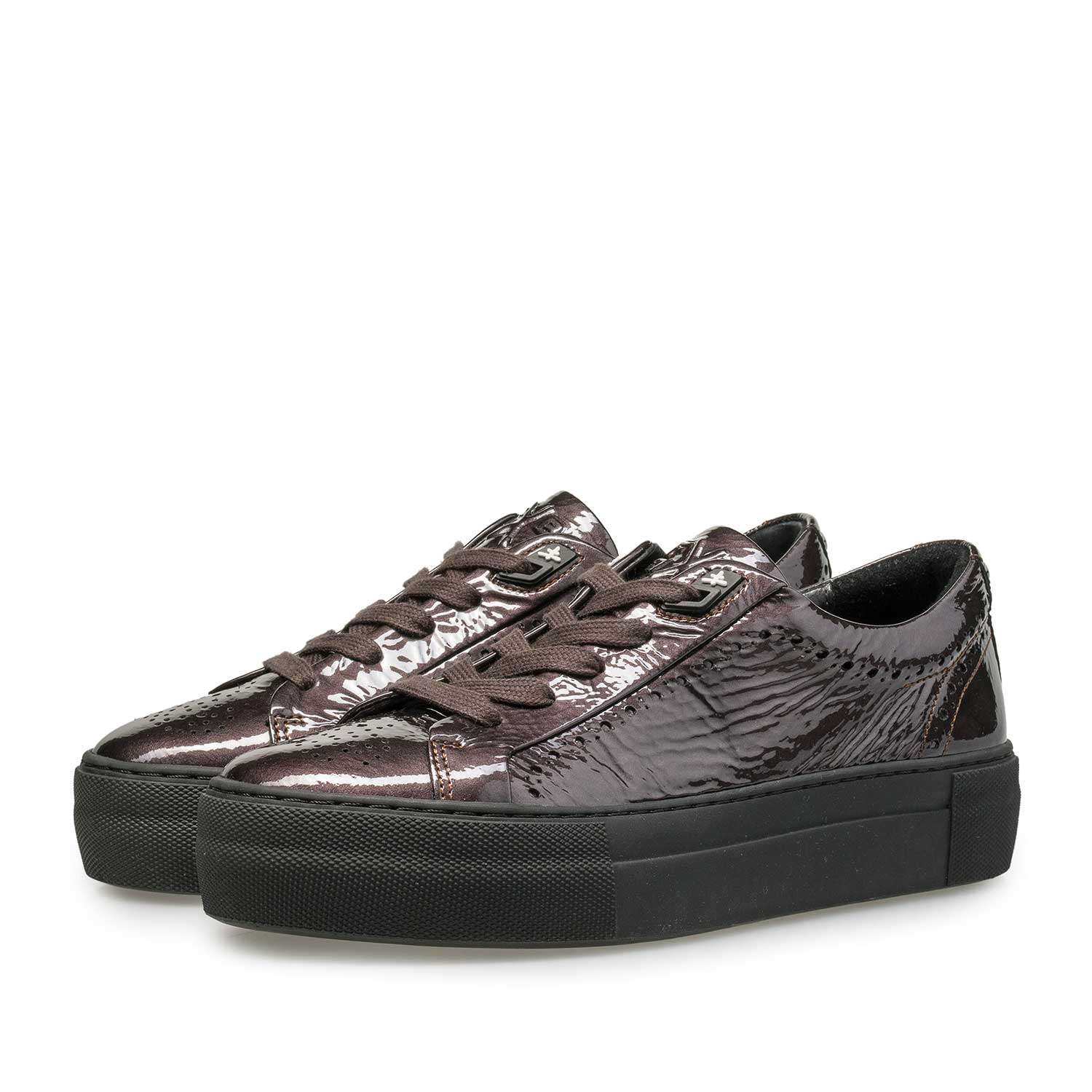 85253/03 - Burgundy red & taupe-coloured patent leather sneaker with wrinkle effect 85253/03 - Burgundy red & taupe-coloured patent leather sneaker with wrinkle effect