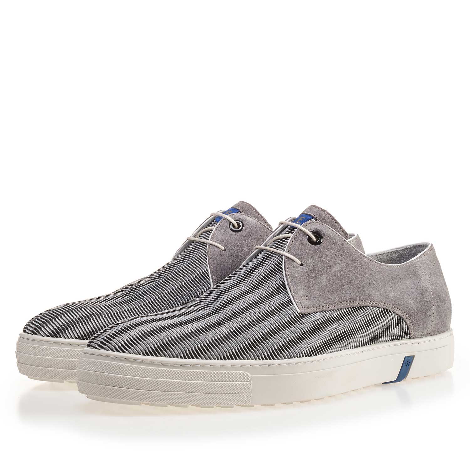14089/00 - Grey sneaker finished with a mesh relief pattern 14089/00 - Grey sneaker finished with a mesh relief pattern