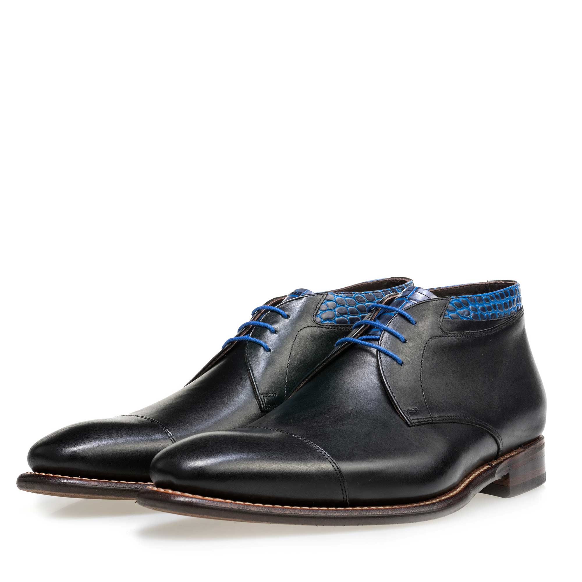 10718/02 - Black mid-high leather lace boot 10718/02 - Black mid-high leather lace boot