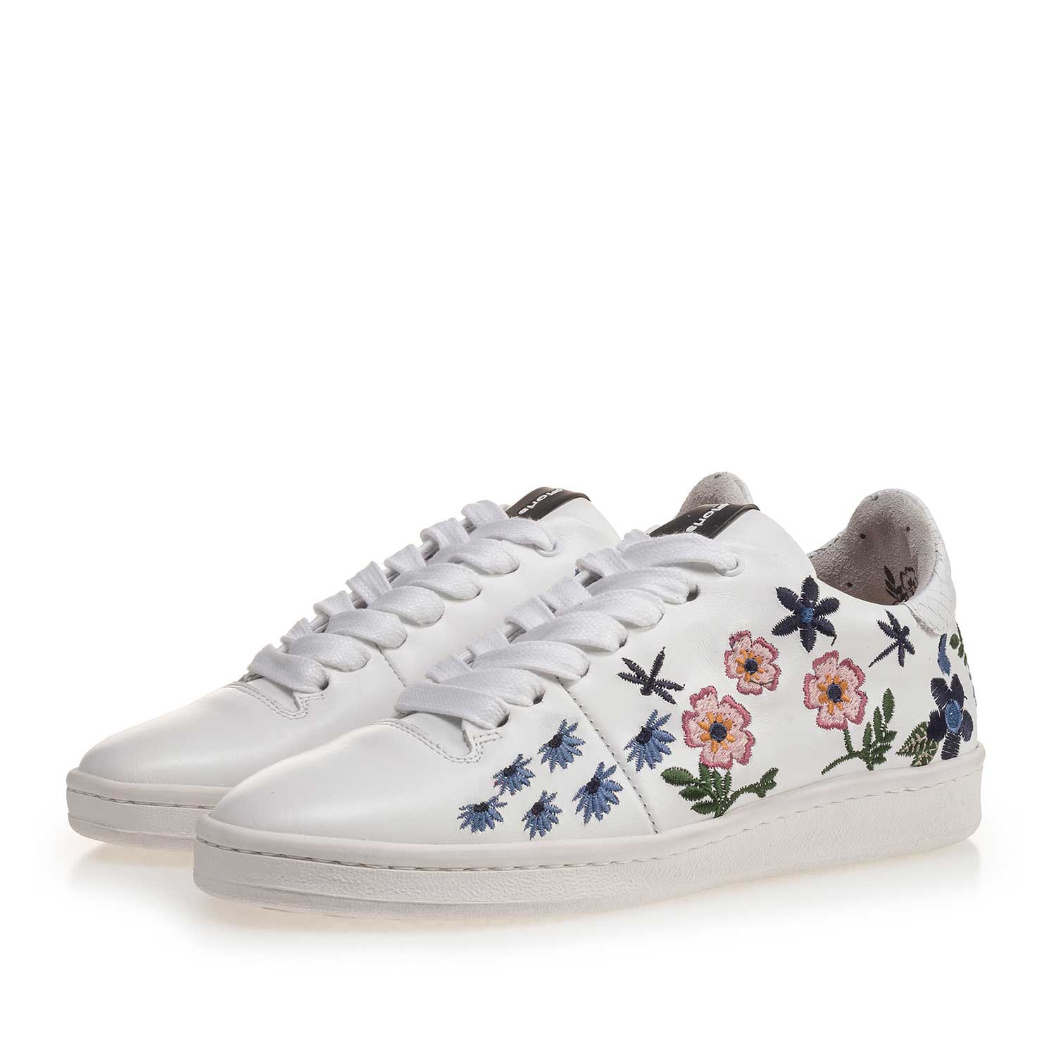 85235/04 - White leather sneaker with floral embroidery stitching 85235/04 - White leather sneaker with floral embroidery stitching