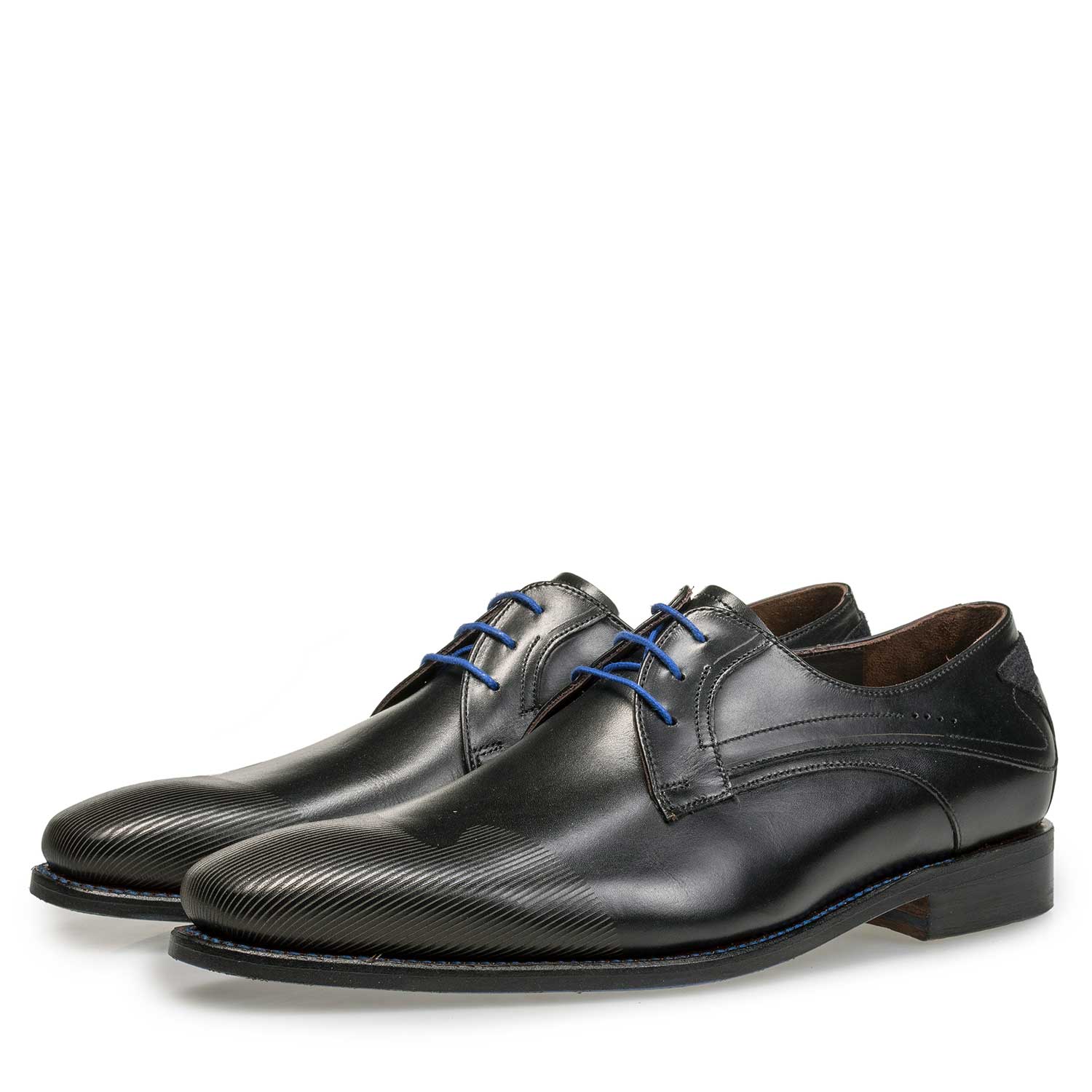 18073/03 - Black lace shoe with laser-cut print 18073/03 - Black lace shoe with laser-cut print