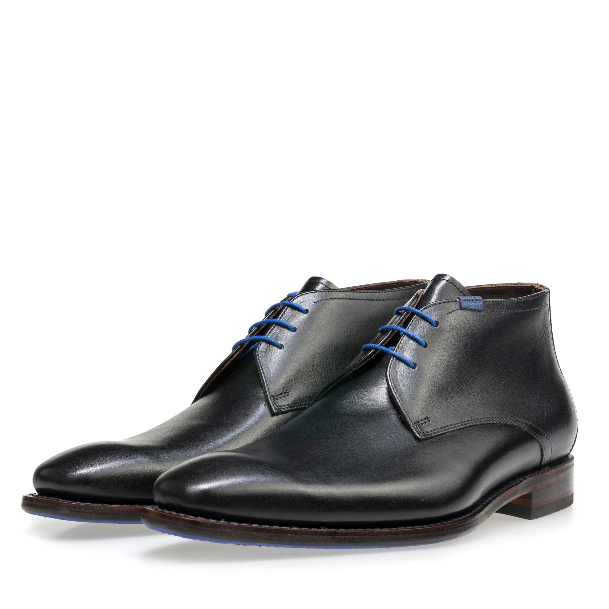 10670/01 - Black leather lace boot 10670/01 - Black leather lace boot