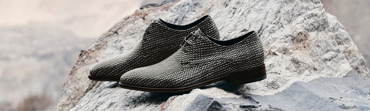 Lace shoes